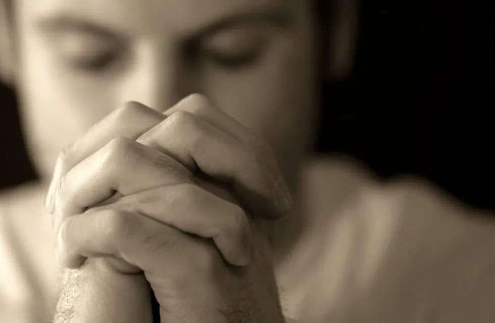 Hombre rezando (imagen ilustrativa)