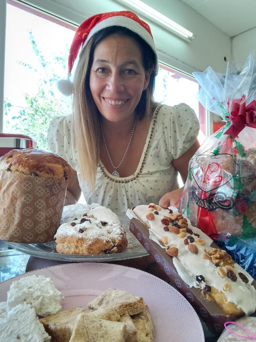 Celina empezó a enseñar pastelería a través de vivos de Facebook. Hoy su comunidad tiene más de 23 mil integrantes.