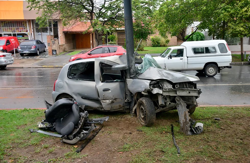 Accidente en Monseñor Pablo Cabrera 4388. (Pedro Castillo / La Voz)