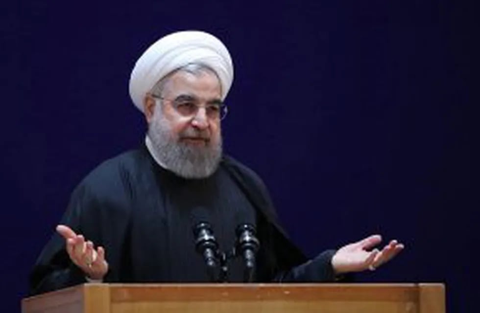 IRN03. Tehran (Iran (islamic Republic Of)), 28/01/2017.- A handout photo made available by the Iranian presidential official website on 28 January 2017 shows Iranian president Hassan Rouhani speaking during a ceremony in Tehran, Iran, 28 January 2016. Media reported that Rouhani criticised his US counterpart Donald J. Trump's order to build a wall on the Mexican border and said that the times to separate people with walls were finally over and dialogue was shorter and cheaper than a wall to resolve political differences. Trump on 27 January also signed an executive order mandating a bar on issuing visas to people from Iran, Syria, Iraq, Somalia, Sudan, Yemen and Libya in what he called 'extreme vetting' as a measure of preventing terrorists from entering the USA. (Terrorista, Libia, Siria, Teheru00e1n, Estados Unidos) EFE/EPA/PRESIDENTIAL OFFICIAL WEBSITE HANDOUT HANDOUT EDITORIAL USE ONLY/NO SALES