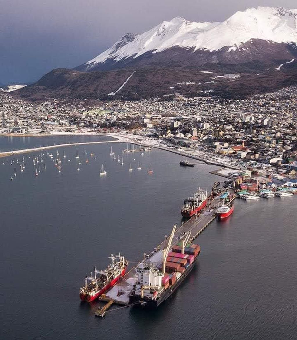 Al momento solo arribaban buques de carga y pesqueros con asiento en le Puerto de Ushuaia.