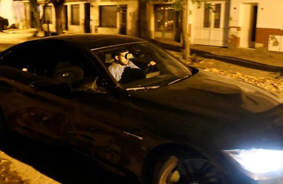 El BMW de Jorge Messi terminó en la puerta de la Comisaría 15°. (Juan José García / Clarín)