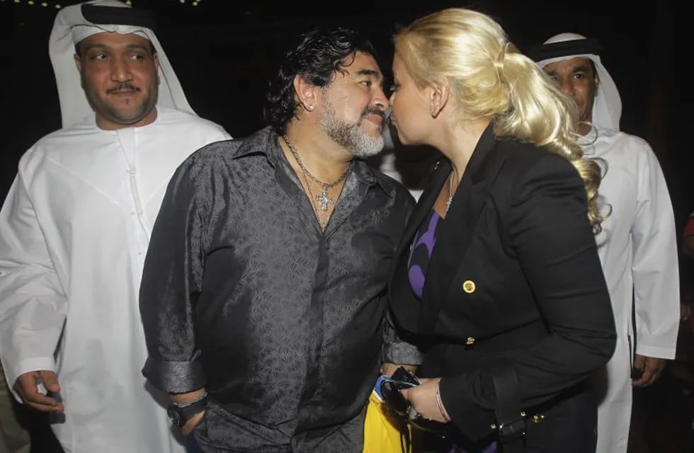 Diego Maradona y Verónica Ojeda, cuando eran pareja. (AP Photo/Kamran Jebreili)
