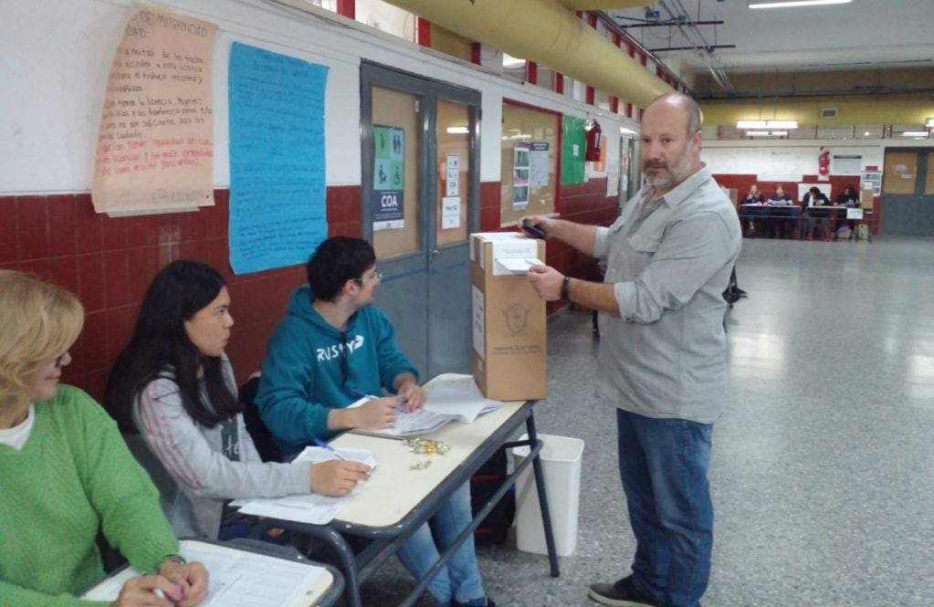 Claudio Acosta, candidato a Gobernador por el partido Desde el Pie.