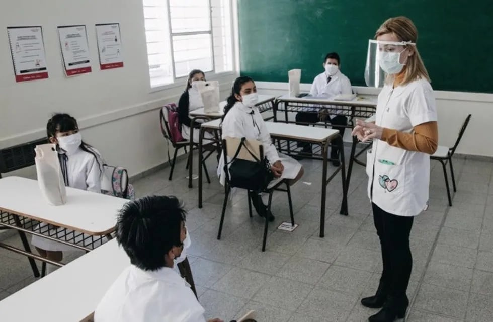 A partir de hoy las autoridades docentes de Mendoza conocerán en tiempo real la cantidad de contagios de Covid-19 en las escuelas. Serán cargados en el sietema GEM. Gentileza Télam