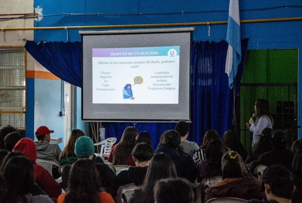 Más de 500 estudiantes participaron del primer taller de “Postvención del Suicidio”