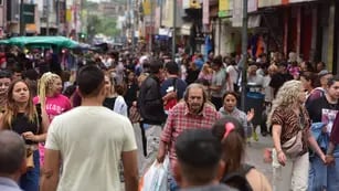 Intenso movimiento en la peatonal de Córdoba y en el Mercado Norte en la previa de Año Nuevo (José Hernández/LaVoz).