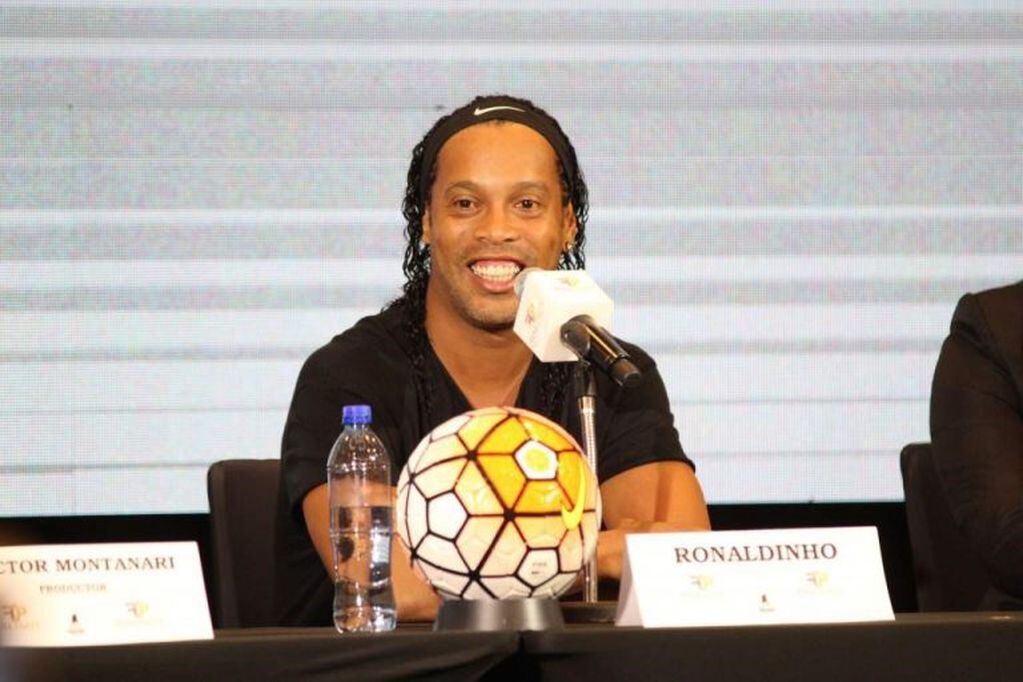 Ronaldinho pide que al menos le devuelvan el pasaporte español.