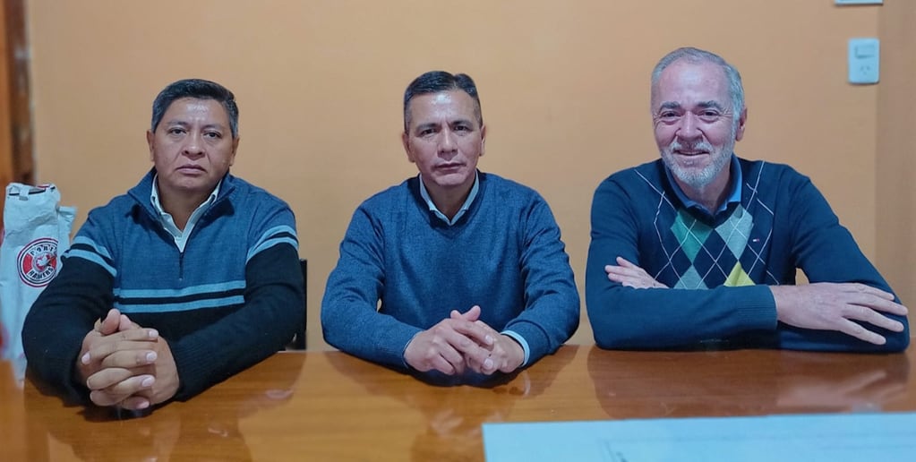 El director municipal de Empleo, José Tapia (izq.); y el secretario de Producción e Industria de Perico, Martín Miguel Llanos (centro); recibieron al representante de Tsingshan, Hernando Lisiak.