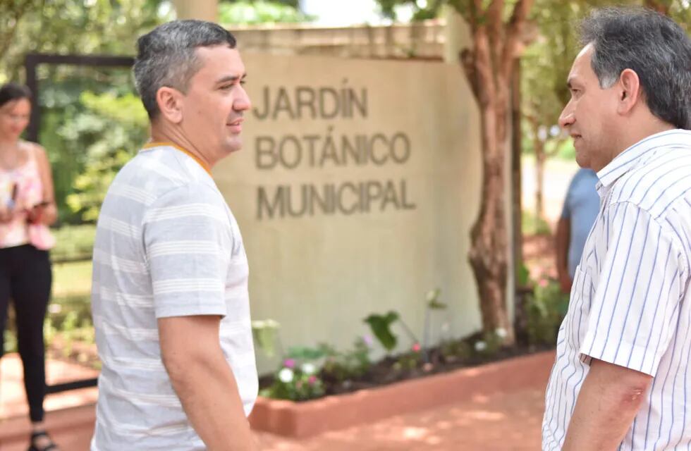El ministro de Turismo de la provincia junto al intendente de Montecarlo