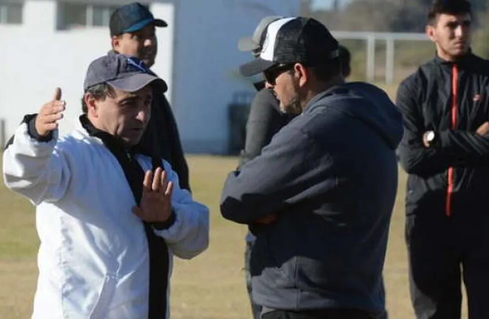 Coleoni todavía analiza como armar el equipo para recibir a Olimpo.