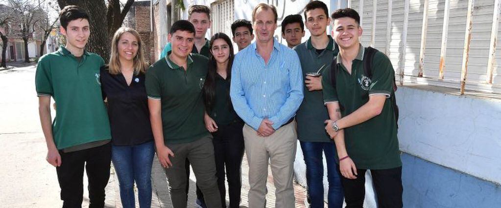 Gobernador Bordet con alumnos técnica 2 Gualeguaychú.
Crédito: Ministerio de Producción ER