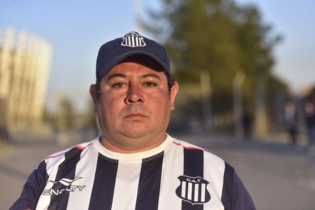 Los hinchas de Talleres se preparan para recibir a Diego Maradona.