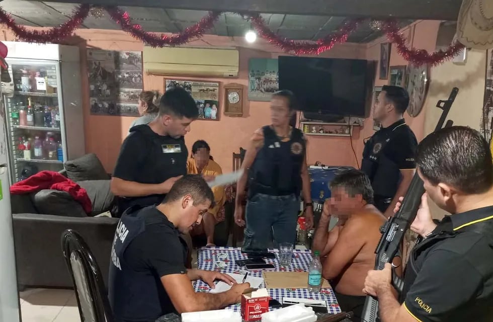 Una banda de delincuentes vendía y alquilaba armas por WhatsApp en Córdoba.