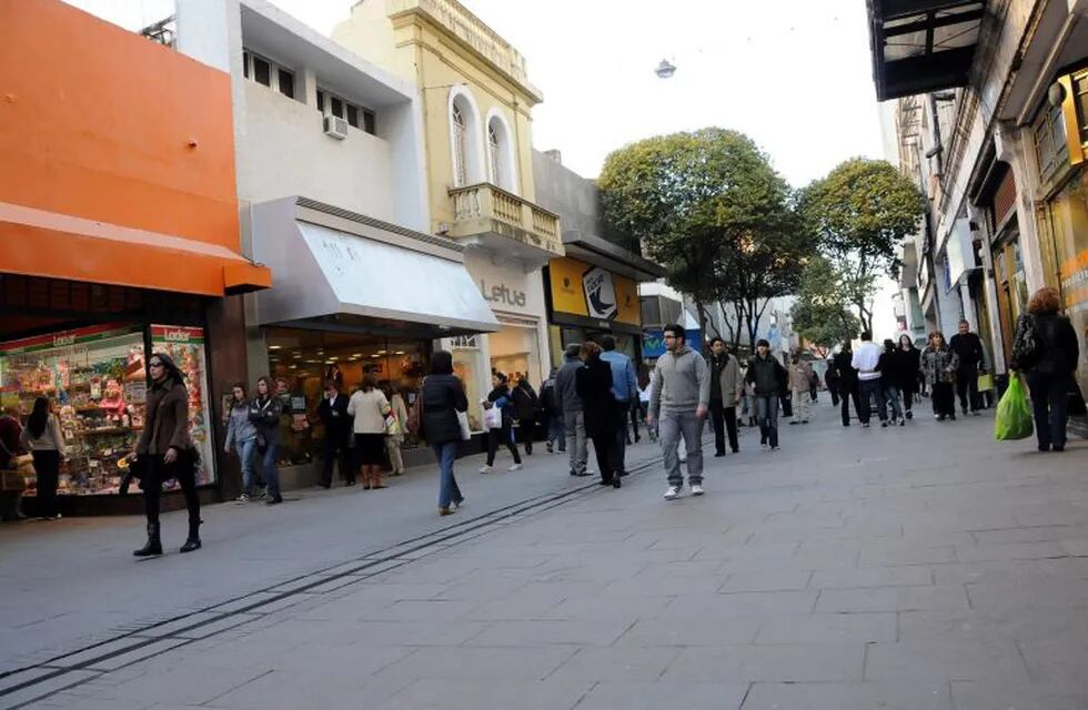 Peatonal Córdoba en Rosario. (@munirosario)