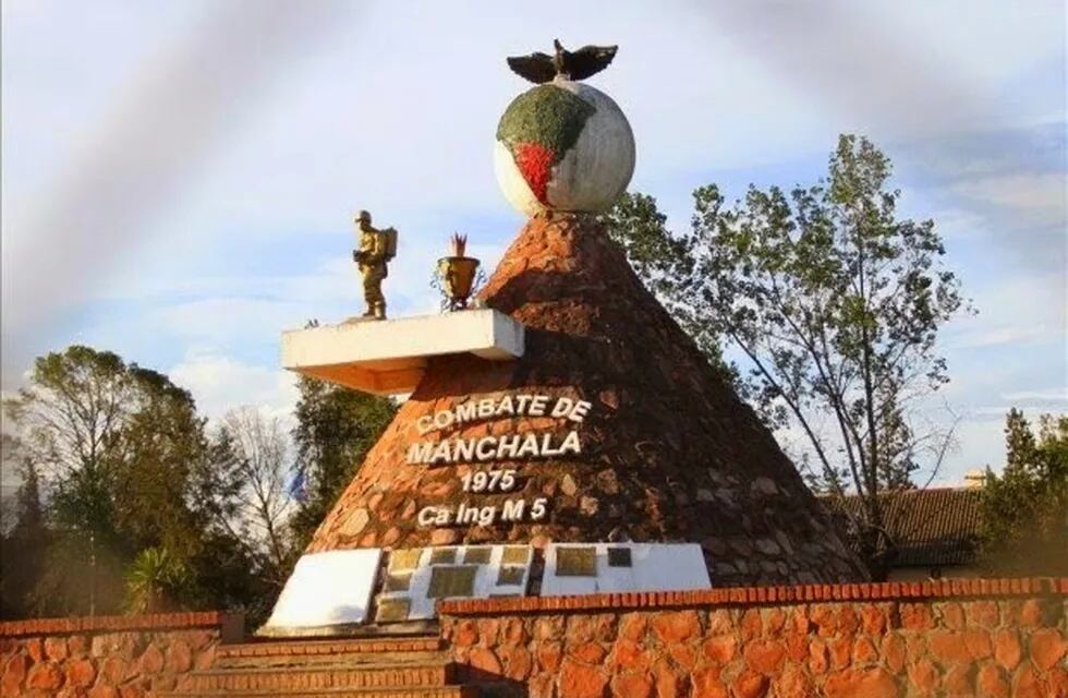 Homenaje a soldados que combatieron en Manchalá.