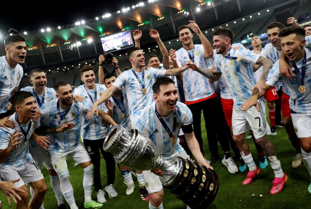 Los festejos de la Selección Argentina frente a los hinchas argentinos en el Maracaná.