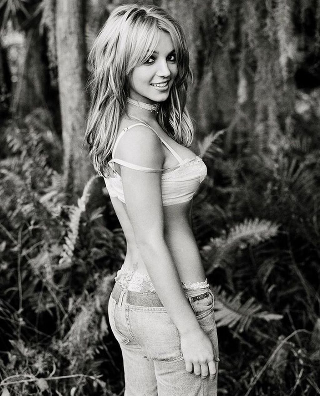 El día que Britney Spears posó en lencería de encaje desde el bosque