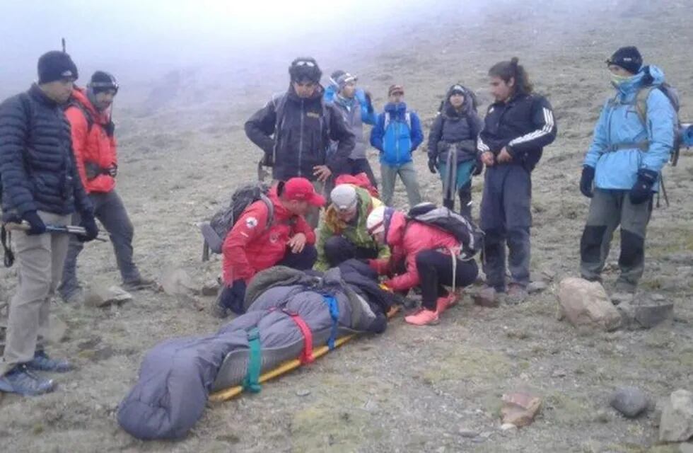 Miguel Oppedisano, oriundo de Rosario, cayó y rodó 100 metros en un cerro de Mendoza.