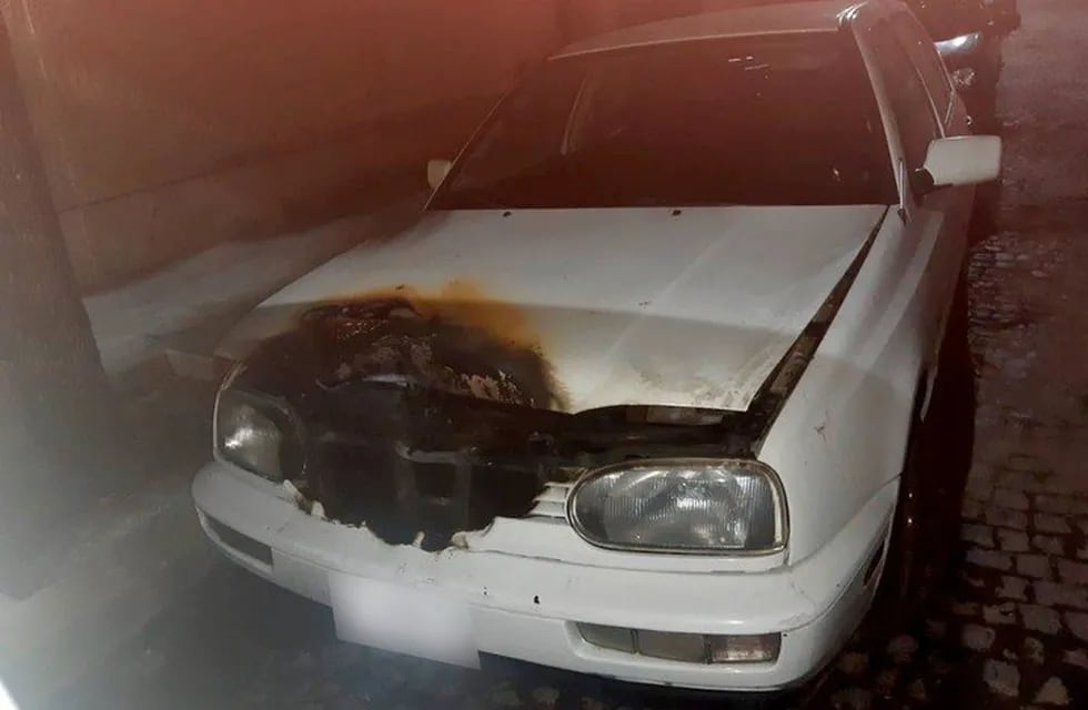 El joven incendió tres autos en Palermo.