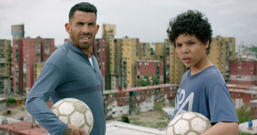 Carlos Tevez y Balthazar Murillo. (Prensa Netflix).