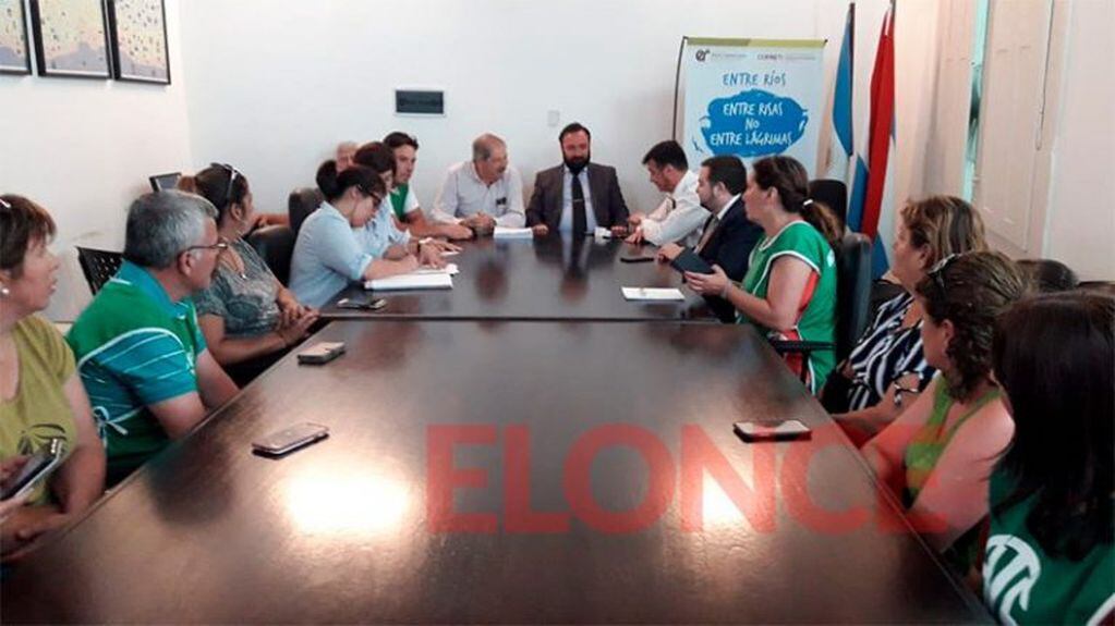 Reunión por la renovación de contratos en Paraná de trabajadores de SUOYEM y ATE Entre Ríos (ElOnce).