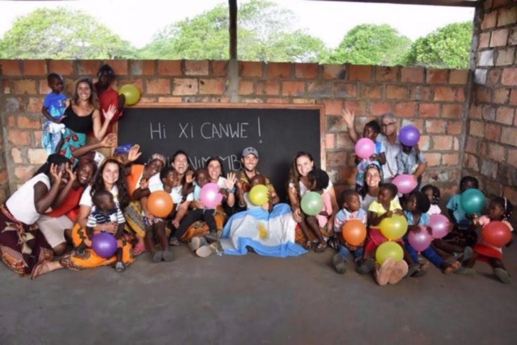 Analía viajó al África para ayudar a los niños de una comunidad.