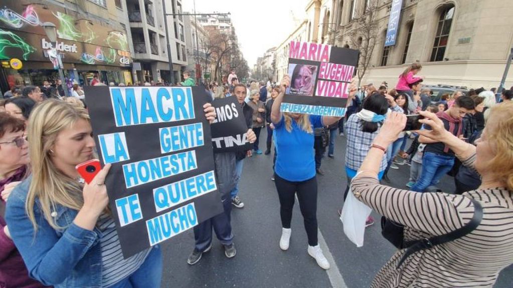 "Sí se puede, sí se puede", uno de los cánticos de Macri, entonados en la marcha.