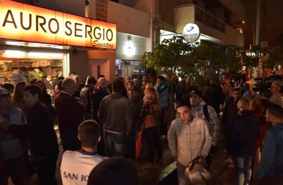 Los vecinos de Alta Córdoba realizaron una marcha para pedir la liberación del verdulero. Se repite este jueves.