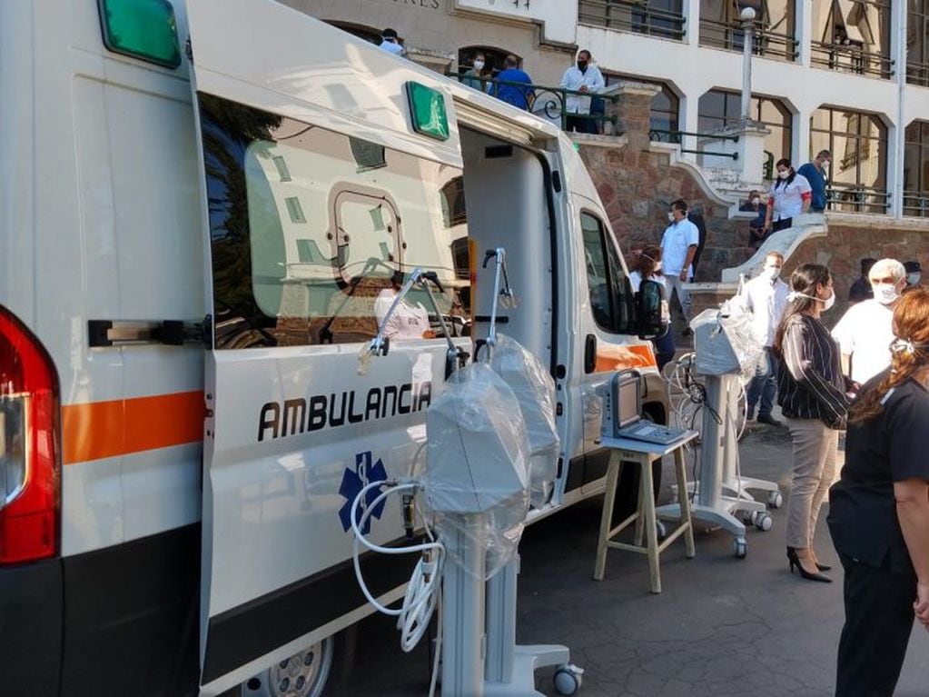 Ambulancia y cuatro respiradores "de alta gama" para el mismo nosocomio. (Foto: gentileza Marcos Montoya).