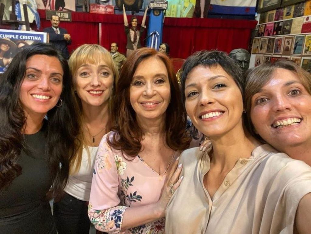 Mayra Mendoza, intendenta de Quilmes, publicó imágenes del cumpleaños de Cristina (Foto: Instagram)
