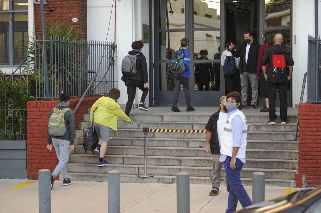 Colegio Ort de Belgrano
Vuelta a clases durante la pandemia y cuarentena en la ciudad de Buenos Aires.
Escuela jovenes ingresando.
Argentina
Foto Federico Lopez Claro
