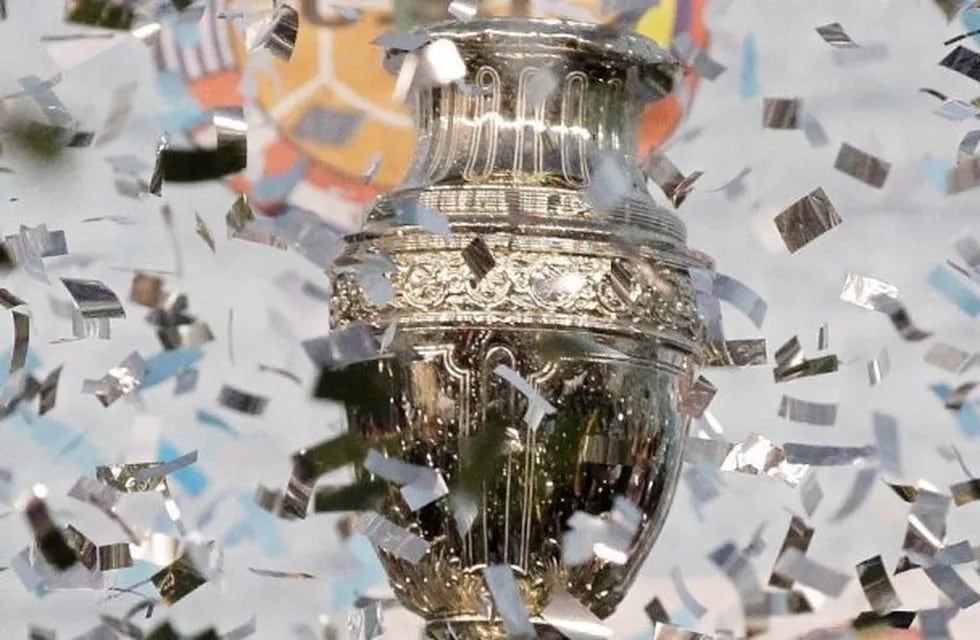 El trofeo de la Copa America. (Foto: Henry Romero/REUTERS)