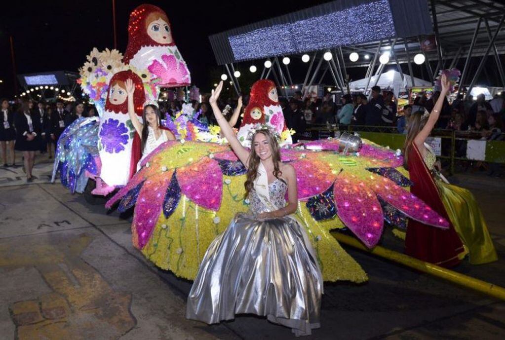 Reinas y carrozas lucen espléndidas en la primavera estudiantil 2019 que ya se vive en Jujuy.
