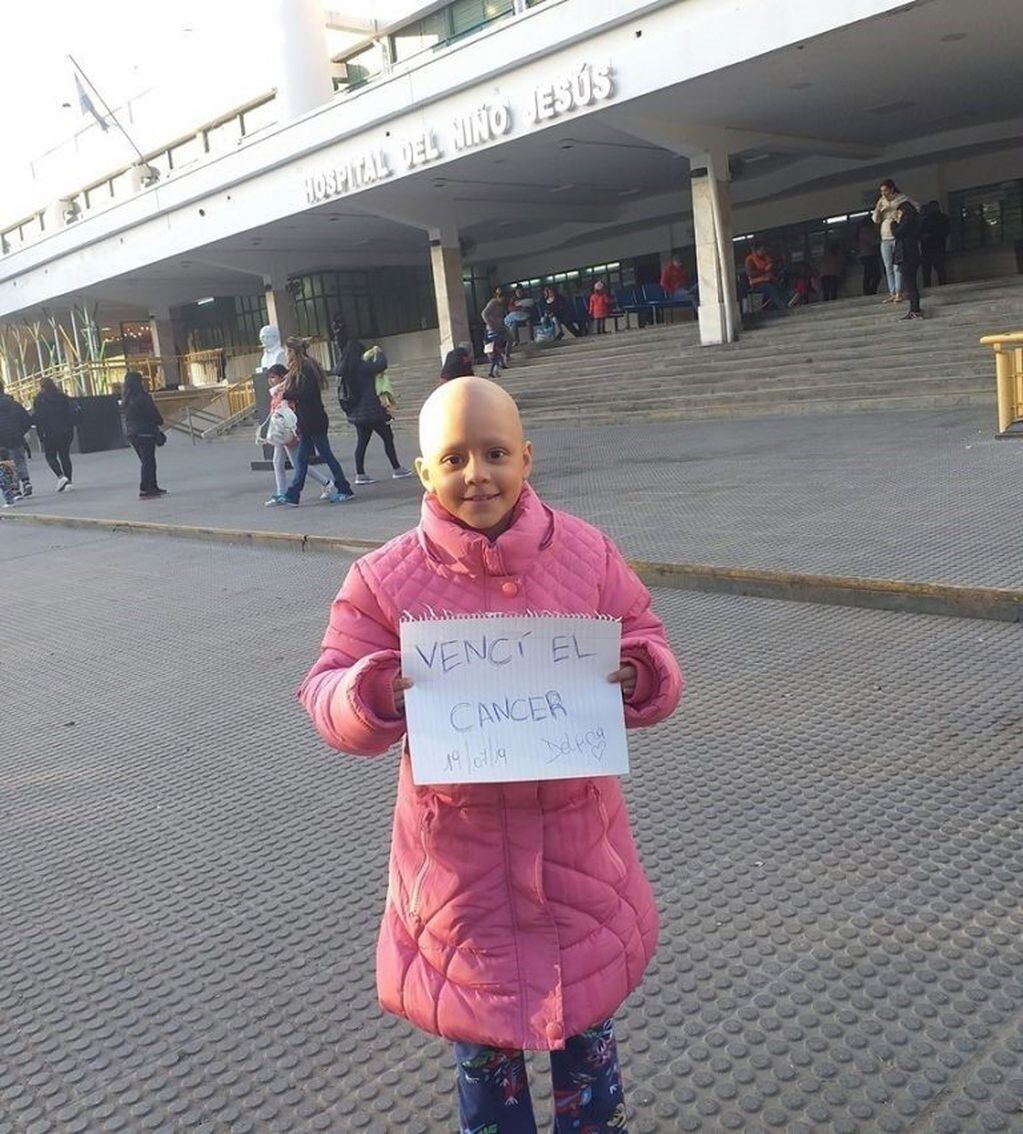 Delfina, peleó contra el cáncer y cumplió su sueño de conocer a Carlos Tevez. (Facebook)
