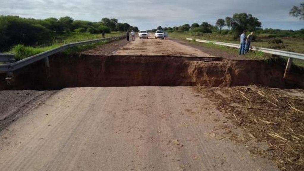 La Ruta Nacional 34 colapsó por el caudal de agua que llevó el río Tajamar (Foto: web)