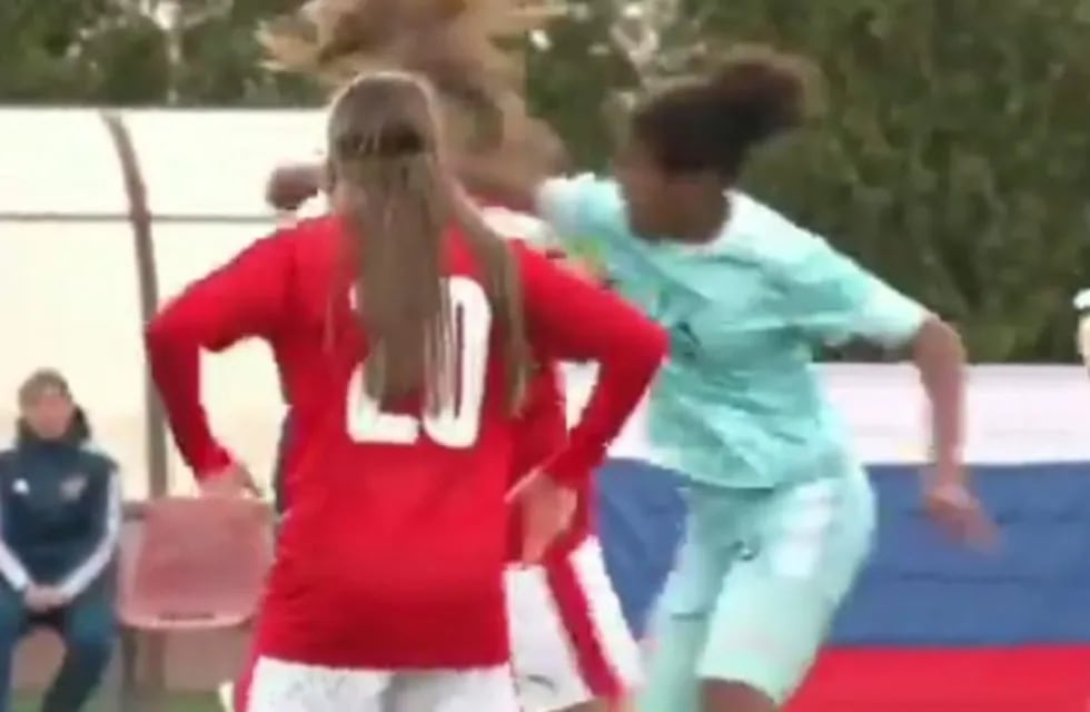Dos jugadoras de fútbol terminaron a las trompadas en Serbia (Foto: captura video)