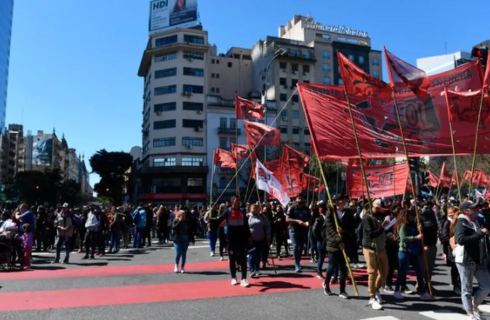 Desde esta mañana y durante gran parte de la jornada, el Centro de la Ciudad de Buenos Aires tendrá la presencia de los manifestantes. Foto: Vía País.