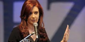 EZEIZA. La Presidenta agradeció que hayan denominado Néstor Kirchner al Aula Magna de la Universidad (Télam).