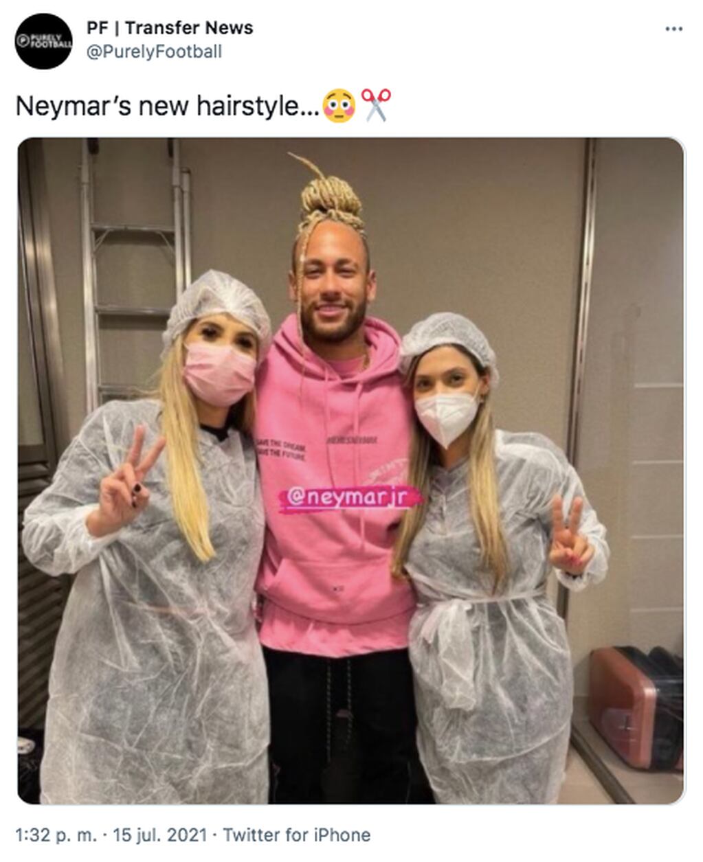 Neymar y su exótico corte de pelo.