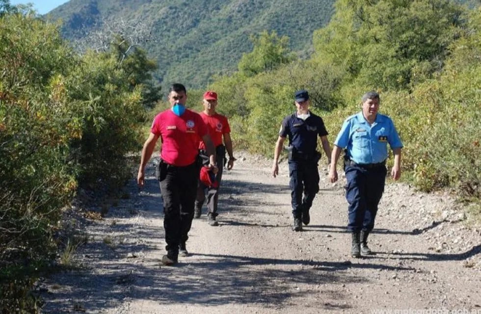 Personal judicial y policial el día del fatídico hallazgo en Capilla del Monte.
