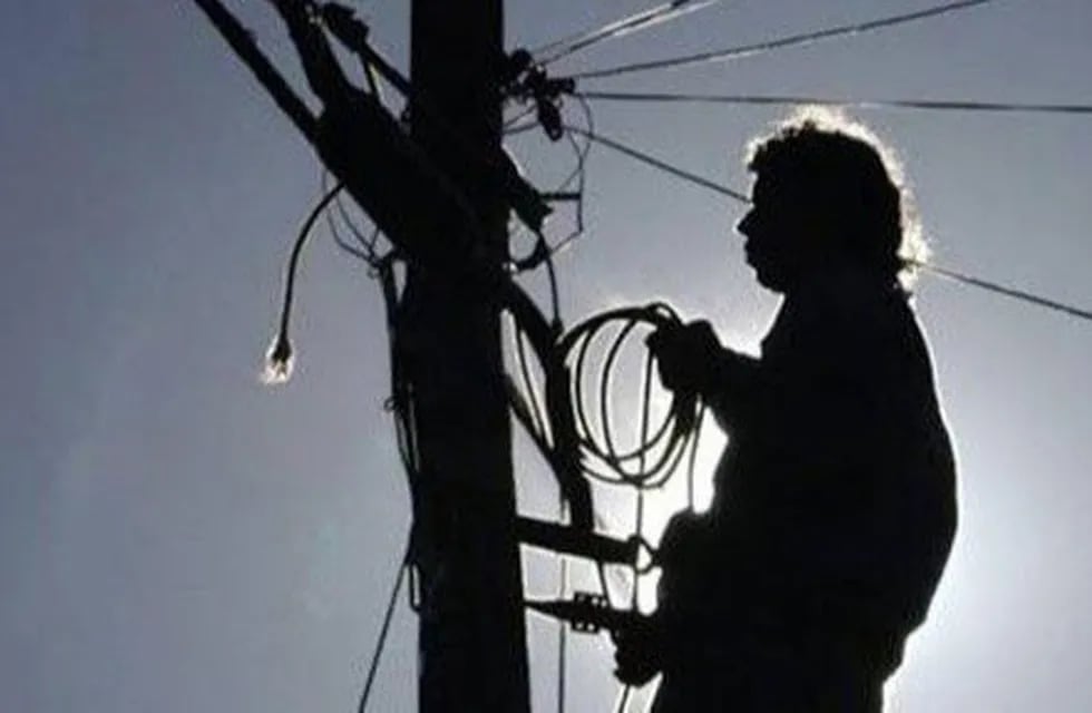 Los vecinos increparon a los ladrones de cables y los obligaron a irse. Foto Diario Huarpe.