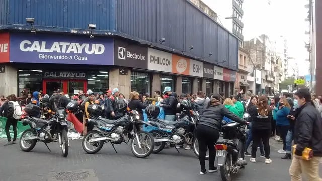 Protesta frente a la sede de Anses en Rosario