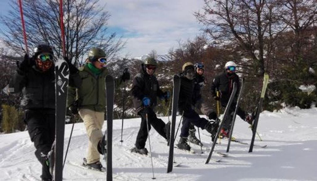 Parte del grupo de esquí social (Foto: Municipalidad).