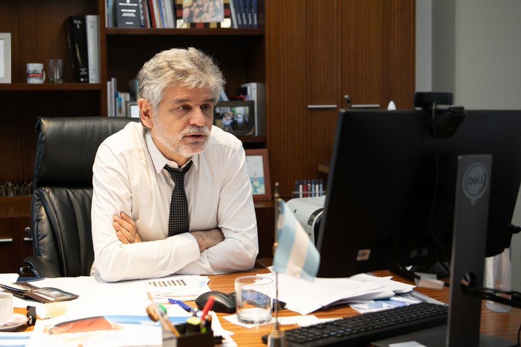 Argentina y Bolivia profundizan su agenda común en investigación del litio. El ministro Daniel Filmus en reunión virtual con su colega Franklin Molina Ortiz.