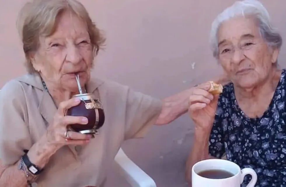 Las hermanas mellizas celebraron sus 100 años, que no pasaron desapercibidos.