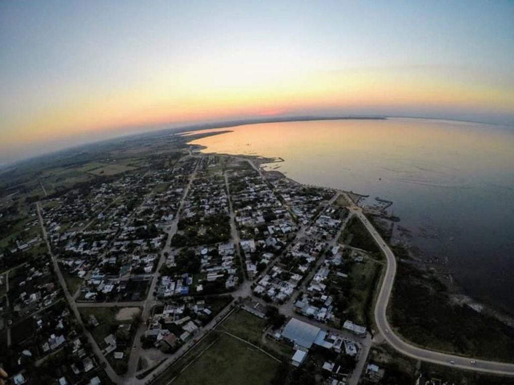 Vista aerea de la costa de Miramar de Ansenuza