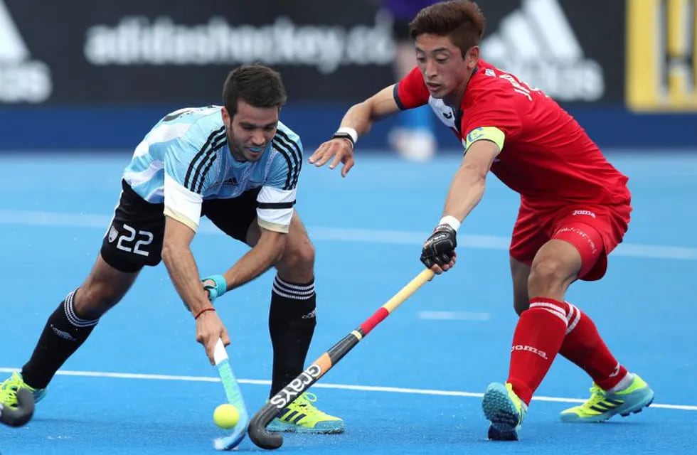 Argentina's Matias Rey, right, and South Korea's Jung Manjae in action during the Men's World Hockey League, Pool A match at Lee Valley Hockey Centre in London Thursday June 15, 2017.  (Simon Cooper/PA via AP)