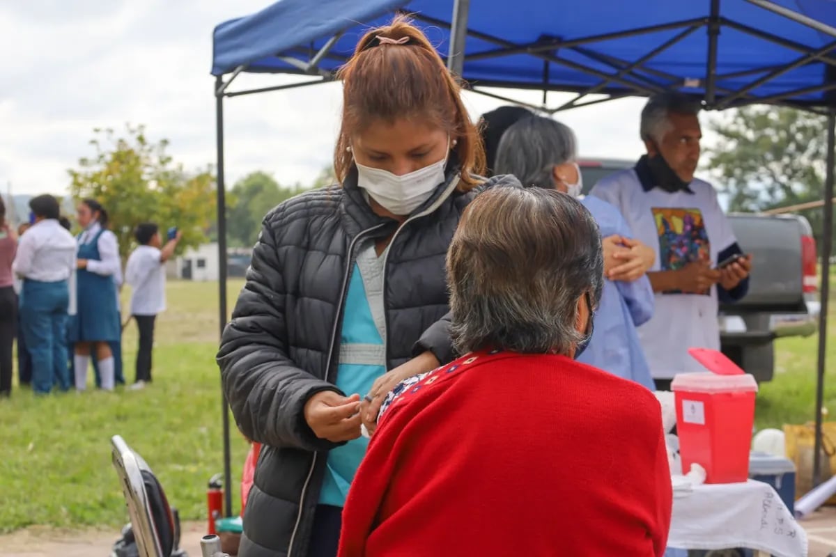 En Jujuy se cumple la campaña a vacunación antigripal para personas con factores de riesgo, que incluye a los mayores 65 años.
