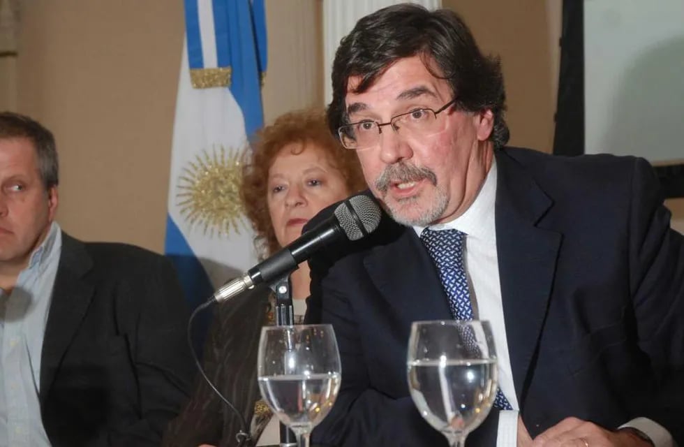 El ministro de la provincia de Buenos Aires, Alberto Sileoni, cruzó al Presidente por sus declaraciones sobre los docentes y Ganancias.